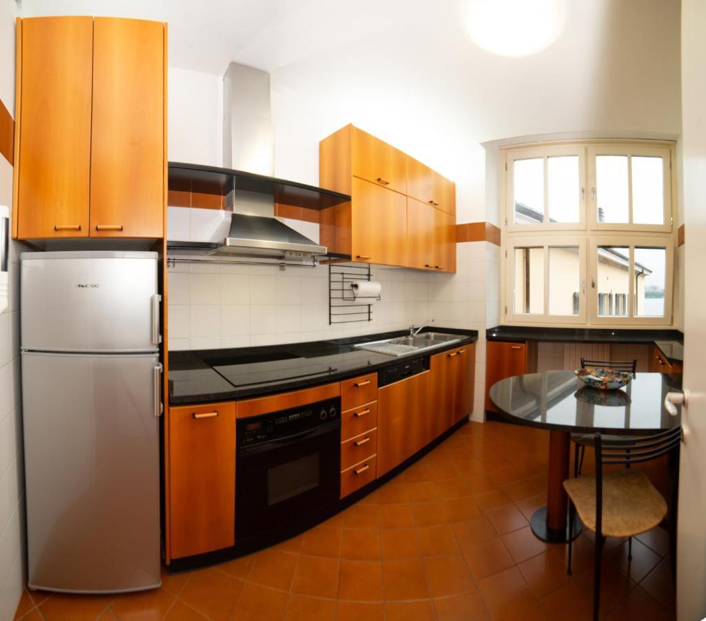 Little Marina Apartment Malgrate Buitenkant foto