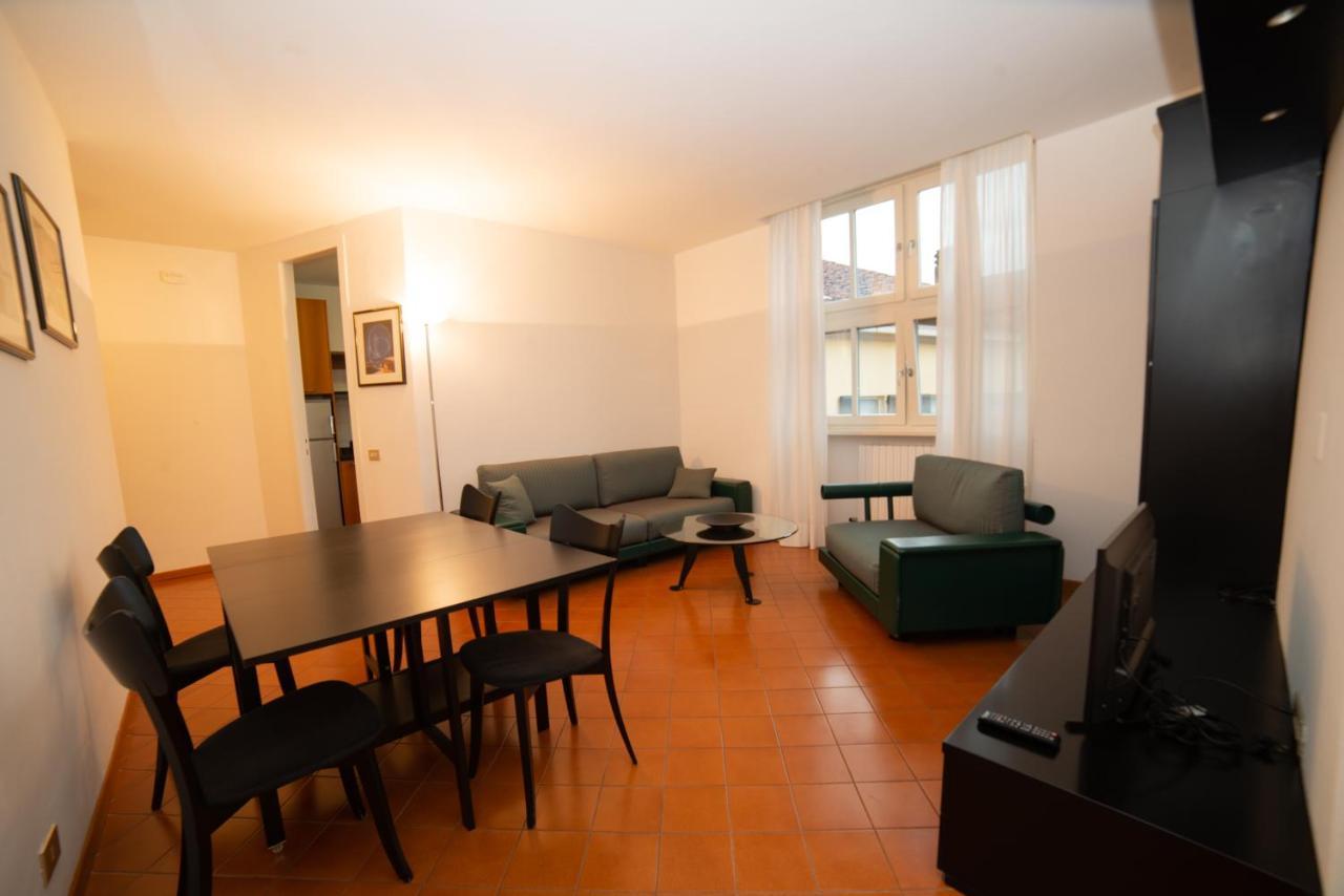Little Marina Apartment Malgrate Buitenkant foto